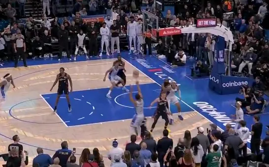 kaiyun-贝恩接球直接漂移三分出手打进，魔术领先5分几乎杀死比赛